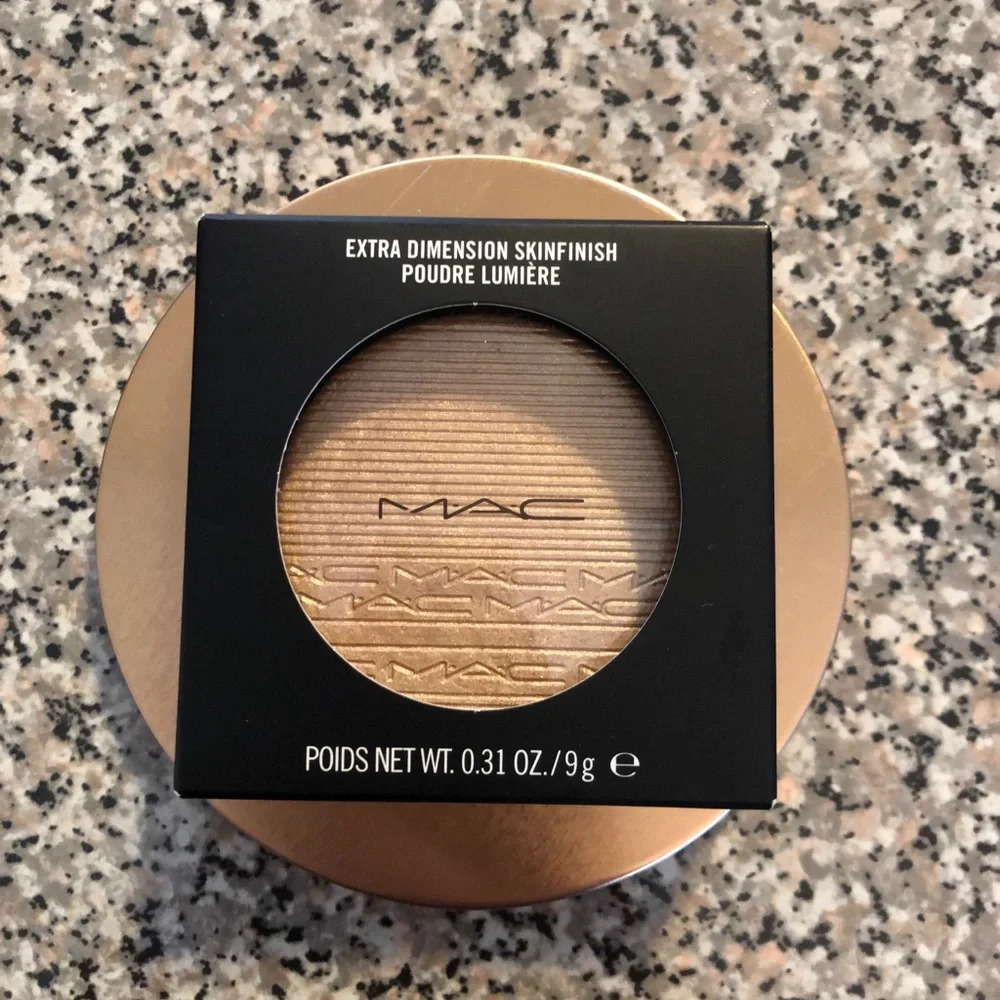 M.A.C extra dimension skinfinish poudre lumiere